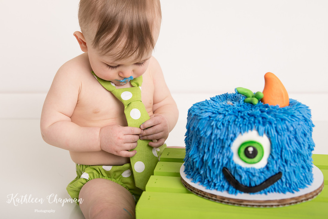 boy wearing the for cake smash dickinson center ny child photographer